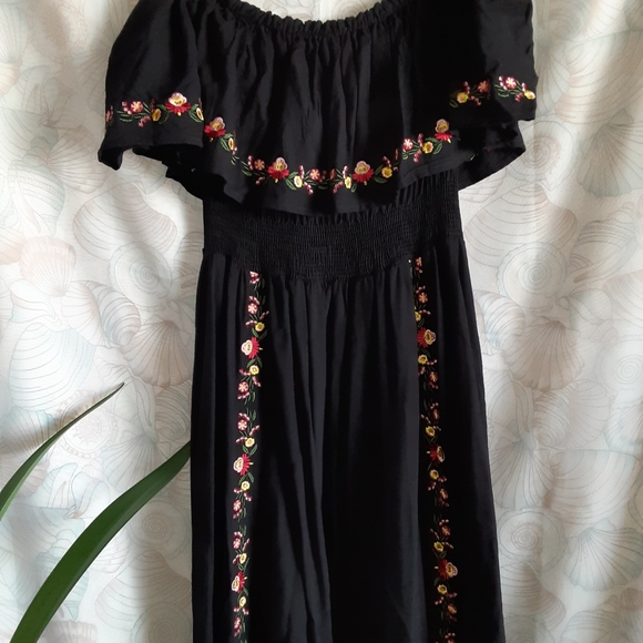 Embroidered Off Shoulder Midi Dress - Picture 11 of 11